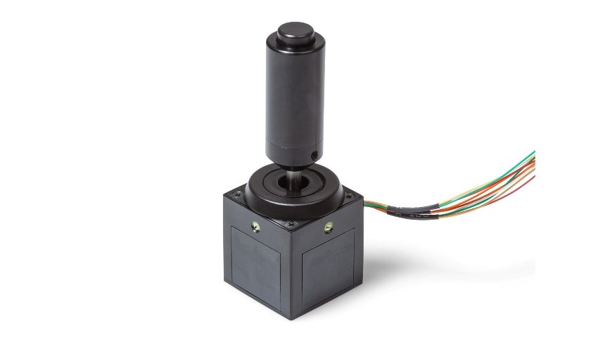 828 - Joystick with small dimensions and high precision
